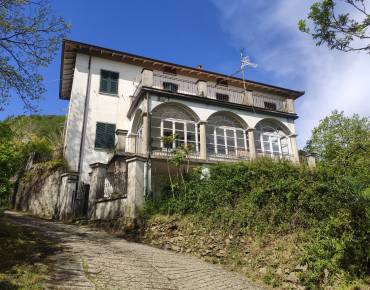 Villa in Vendita a Aulla Massa Carrara