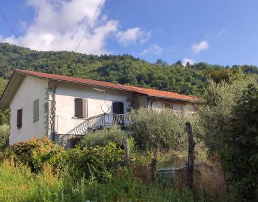 Villa in Vendita a Comano Massa Carrara