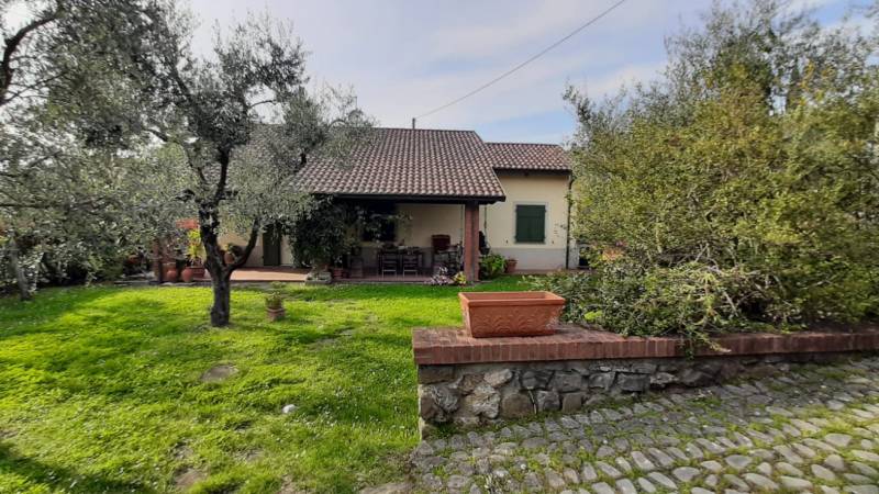 Villa in Vendita a Aulla La Spezia