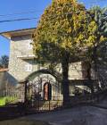 Casa in pietra con giardino C289