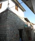 Casa in pietra con giardino Z75